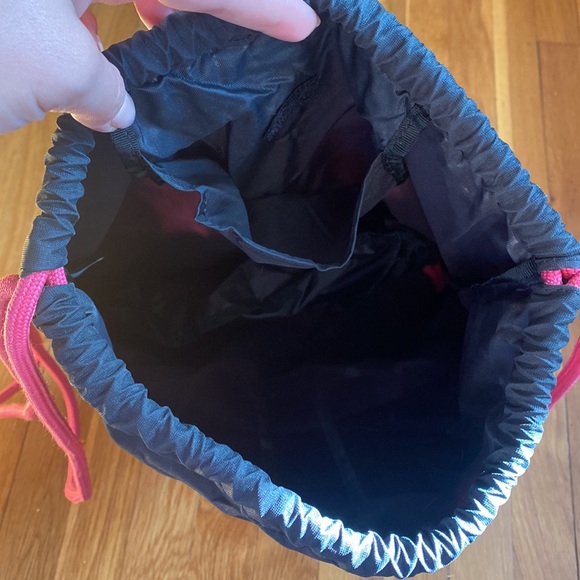 Nike black and pink sling backpack - Picture 4 of 4